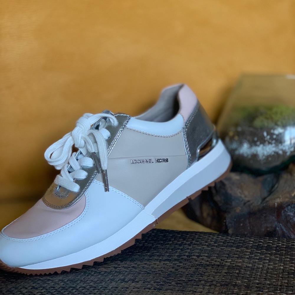 🎉MICHAEL KORKS SNEAKERS 🎉